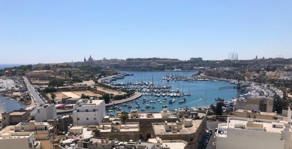 Gzira, Luxury Furnished Apartment