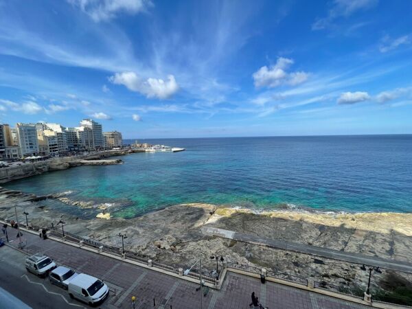 Sliema, Seafront Apartment