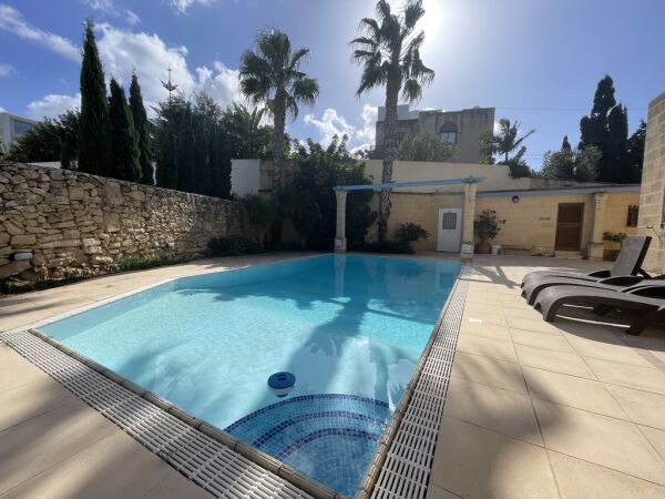 Madliena, Furnished Villa