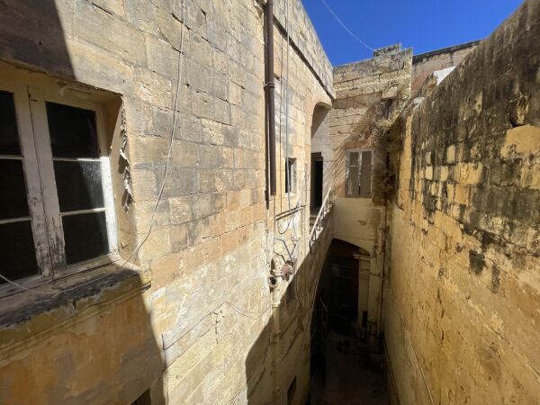 Vittoriosa (Birgu), Unconverted Palazzo - Ref No 005716 - Image 11