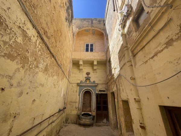 Vittoriosa (Birgu), Unconverted Palazzo - Ref No 005716 - Image 4