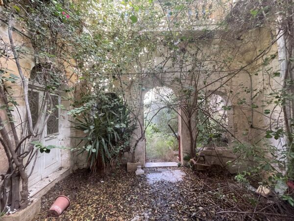 Attard, Unconverted Town House