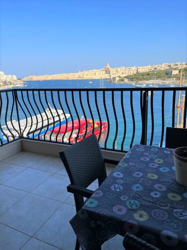 Sliema, Seafront Apartment