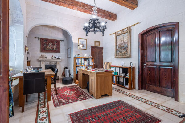 Balzan, Converted Town House - Ref No 006766 - Image 12