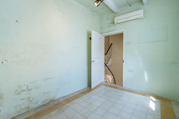 Sliema Unconverted Town House - Ref No 007680 - Image 11