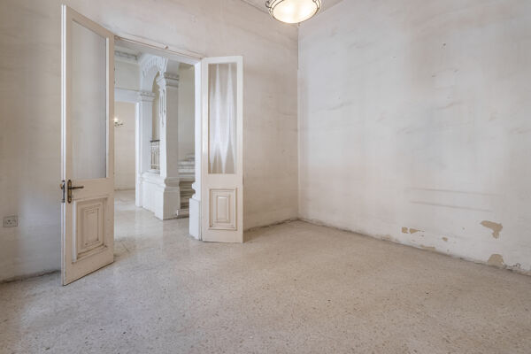 Sliema Unconverted Town House - Ref No 007680 - Image 5