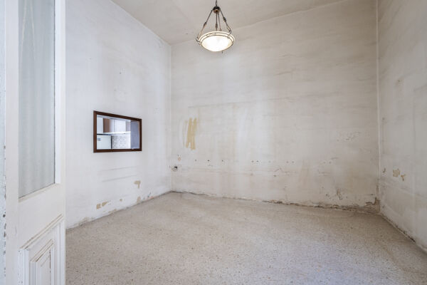 Sliema Unconverted Town House - Ref No 007680 - Image 4