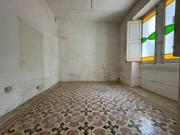 Sliema Unconverted Town House - Ref No 007745 - Image 5