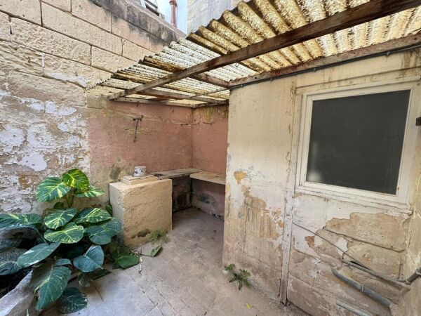 Sliema Unconverted Town House - Ref No 007745 - Image 6