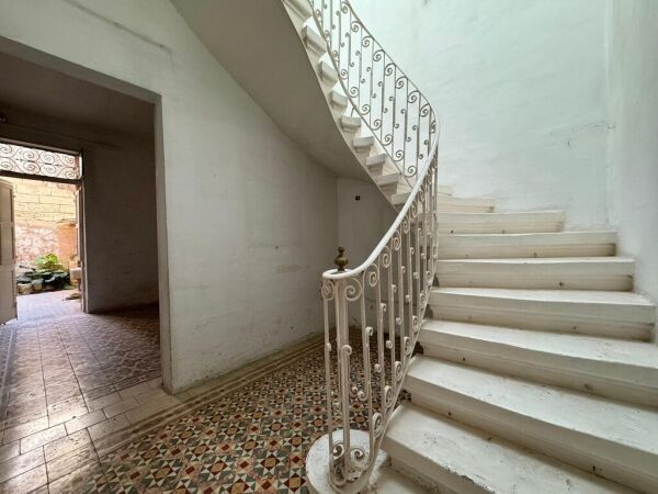 Sliema Unconverted Town House - Ref No 007745 - Image 2