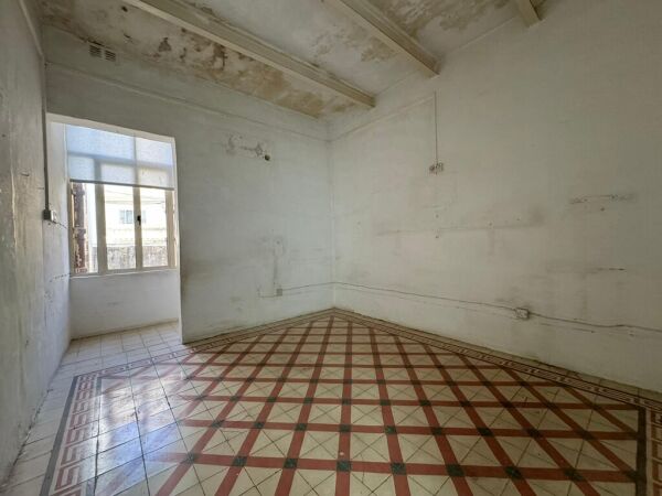 Sliema Unconverted Town House - Ref No 007745 - Image 4