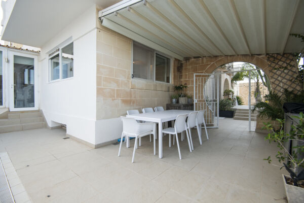 St Julians Finished Semi-detached Villa - Ref No 007757 - Image 11