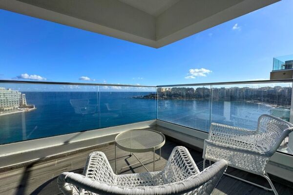 St Julians Seafront Apartment